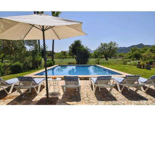 Beautiful rustic country house with pool near the sea