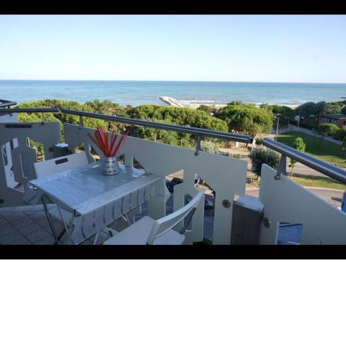 Beautiful Sea Front Apartment With Swimming Pool