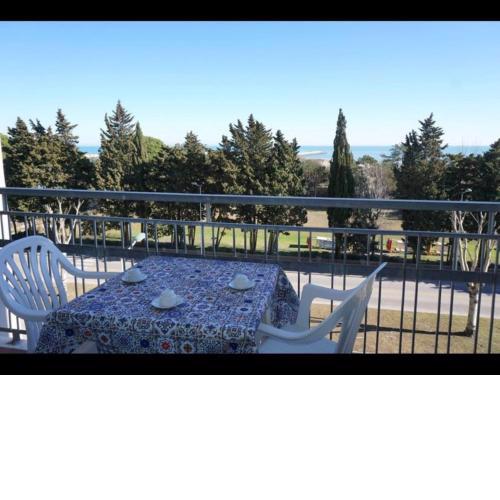 Beautiful Sea View Apartment by Beahost Rentals