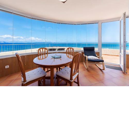 Beautiful Sea View Front-Line Apartment & Terraces