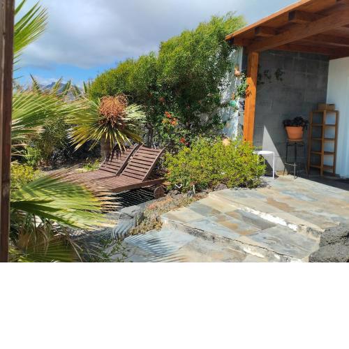 Beautiful small bungalow, amazing views and garden