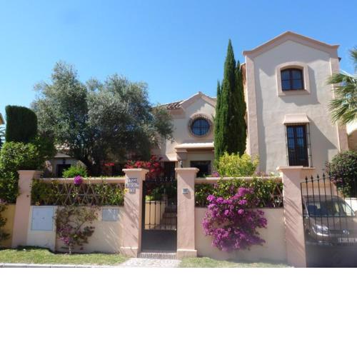 Beautiful spacious 4-Bed Villa close to Marbella