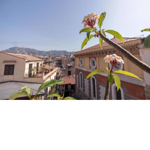 Beautiful terrace and peace of mind in the city centre