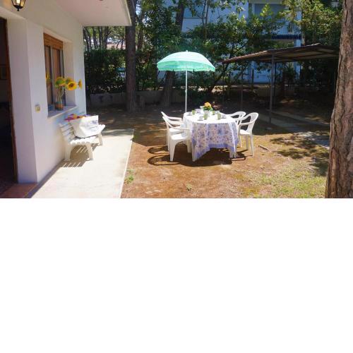Beautiful three-room apartment on the ground floor of a villa with garden