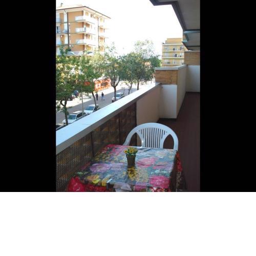 Beautiful three-room apartment with large terrace A C - 6 people by Beahost