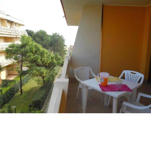 Beautiful three-room apartment with large terrace A C in a Great Location