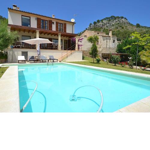 Beautiful townhouse with pool and panoramic view, surrounded by the countryside