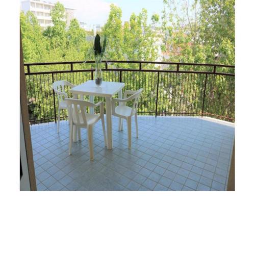 Beautiful two-room apartment with terrace Close To Beach - By Beahost Rentals