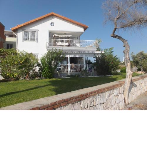 Beautiful villa at 1 meter from sea. (Rent CGvilla 2020-80)
