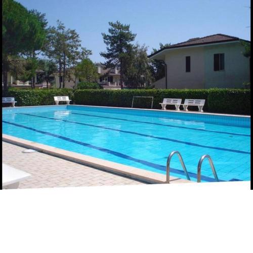 Beautiful Villa For 6 People with pool by Beahost Rentals