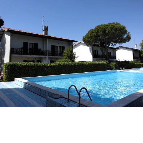 Beautiful Villa for 7 people with swimming pool and private garden by Beahost