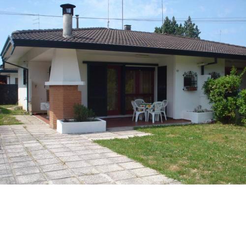 Beautiful Villa With Private Garden by Beahost Rentals