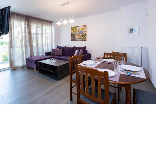 Beautifully renovated flat in superb location