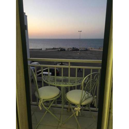 Beb petali rosa-Vista mare