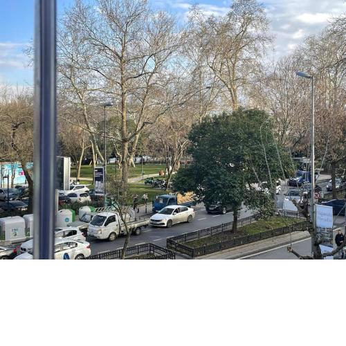 Bebek Parkına Bakan Daire