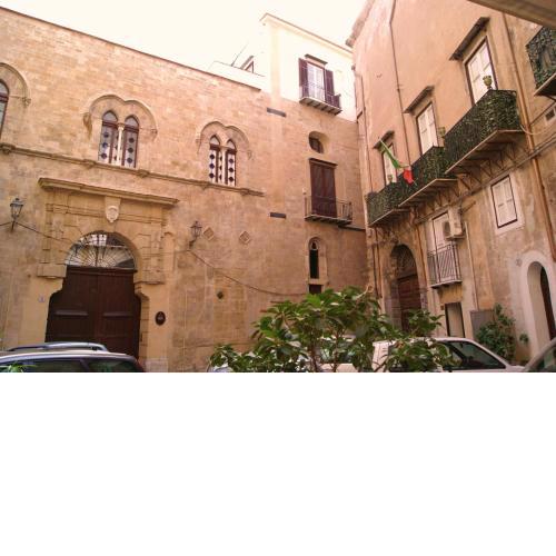 BeeClaire Guest House