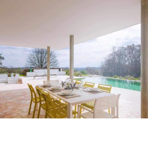 Belíssima Villa Floreale com piscina