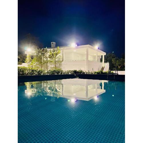 Bella Luna Villa with Pool - Puglia Mia Apartments