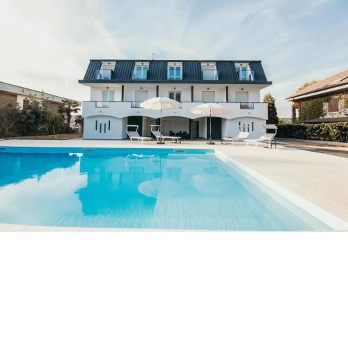 Bella Vista Apartments con piscina
