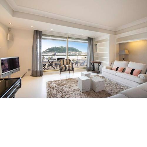 BELLA VISTA LUXURY APARTMENT. BAY VIEWS. PARKING