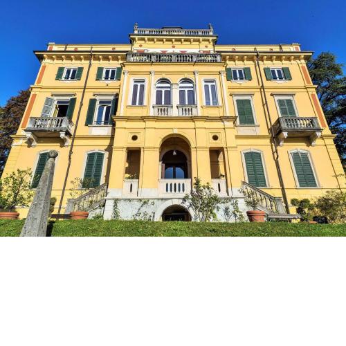 Bellavista prestigious apartment with lake view