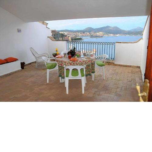 BELVEDERE casa indipendente vista mare nel centro storico di Gaeta