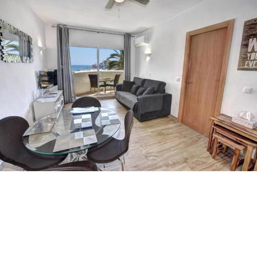 Benal Beach, Luxury Sea & Mountain View Beachside 1 Bedroom Apartment