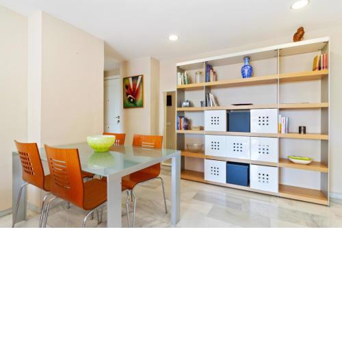 Benalmadena with pool & parking near the beach