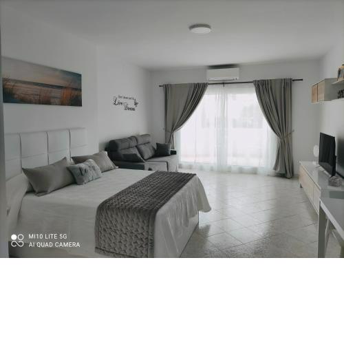 BenalSuite estudio, piscina y playa en BenalBeach, Benalmadena