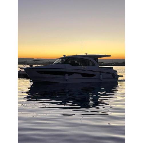 Beneteau Bed & Boat