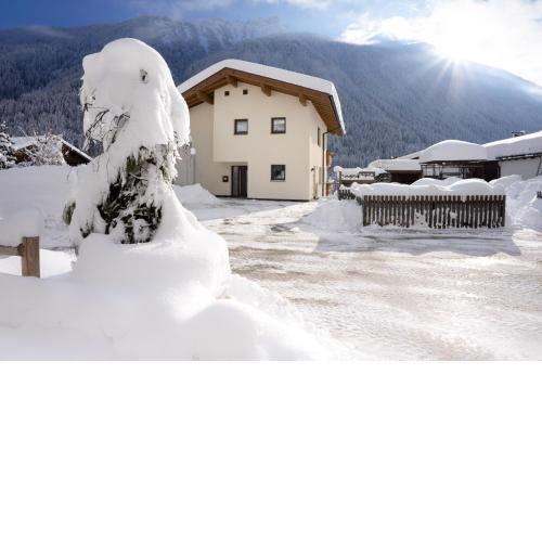 Berg' & Bluamen Appartements Stubai