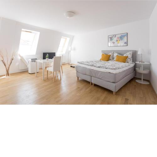 Between Schoenbrunn and the City Center. Apt. 40