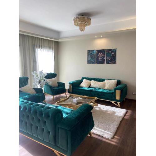 Beverly Hills green apartment