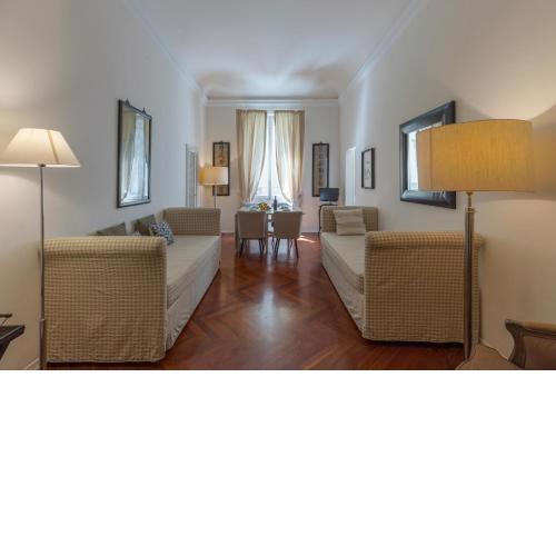 Big apartment a stone's throw from the Duomo
