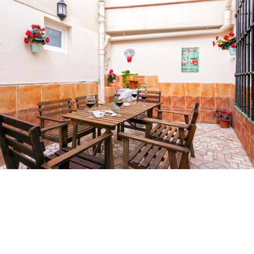 BIG FLAT IN CITY CENTER, UP To 12 PEOPLE