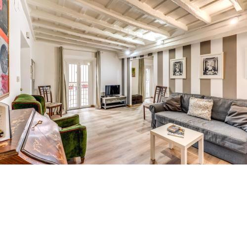 Big lovely nest in the heart of Rome