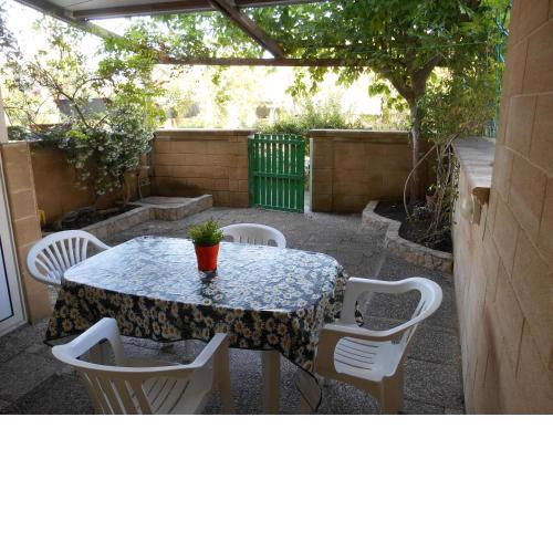 Bilocale con veranda giardino al mare in Baia Verde Gallipoli