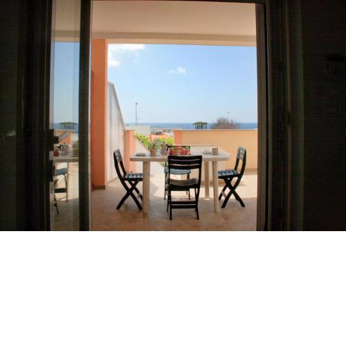 Bilocale Paolo con terrazzino vista mare