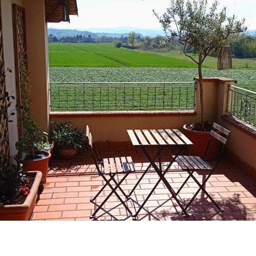 Bilocale tra città e colline.