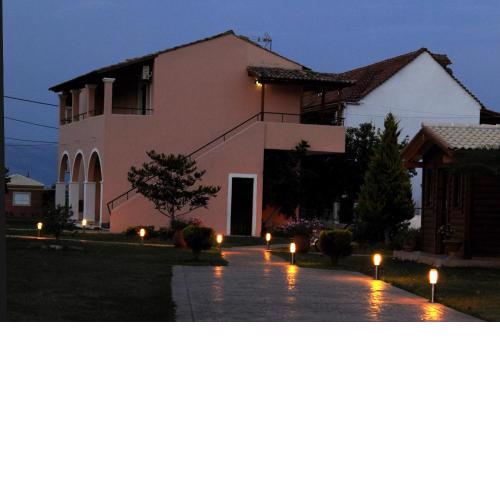 Biscoutsis Apartments & Studios