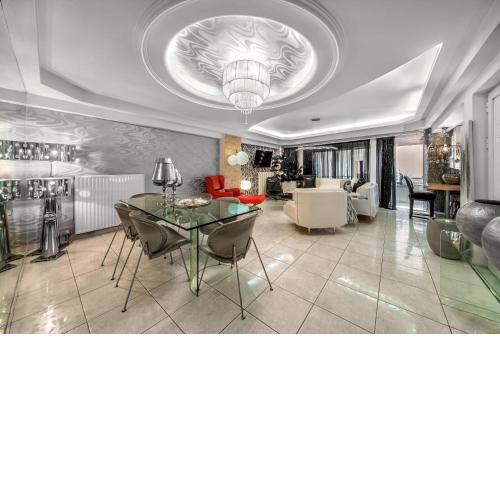 Black and White Apt