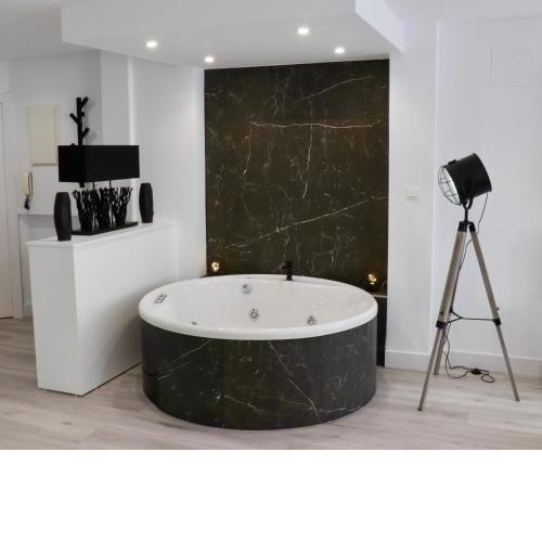 Black and White Suitte "Plaza"