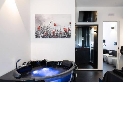 Black & White Suite