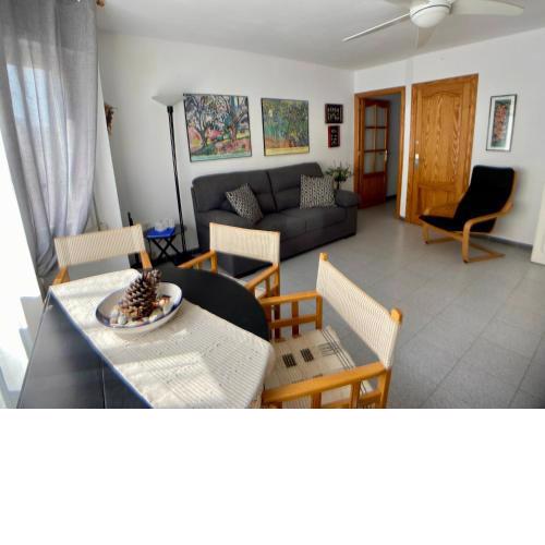 Blanes old town: 2 blocks/2 min walk to the beach