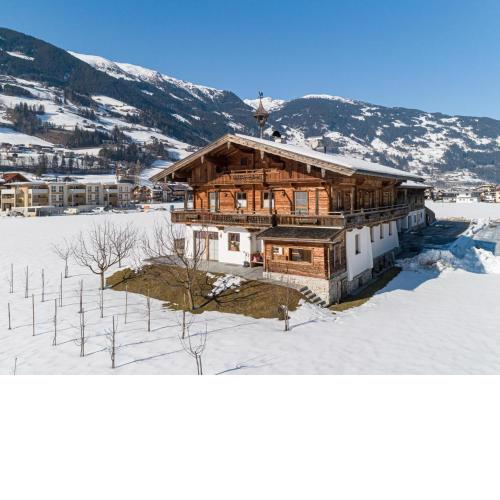 Blick zum Mayrhofen