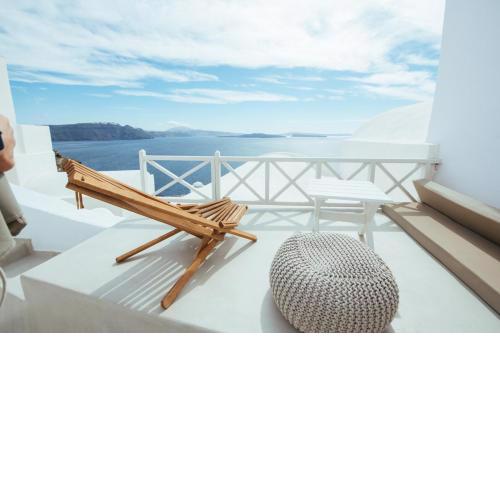 Blu Bianco Cave House by SV