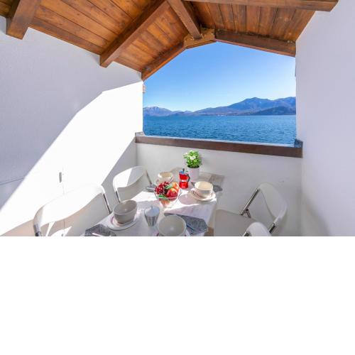 Blu Lake apartment on Ghiffa Beach