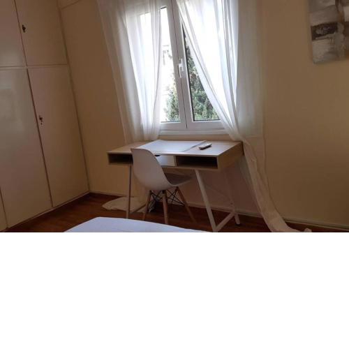 Blue Apartment - Athens Center, 4 BD, 2 BATH