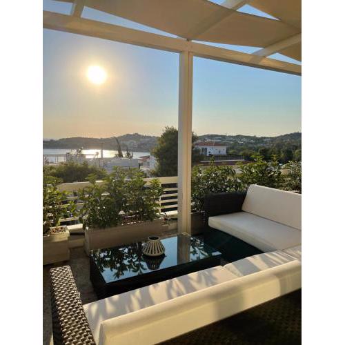 Blue Bay Vouliagmeni Luxury Apartment