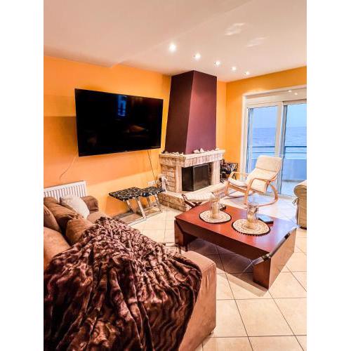 BLUE CAVE LUXURY MAISONETTE View to the Corinthian